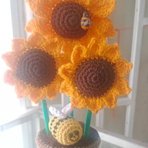 Maceta con girasoles