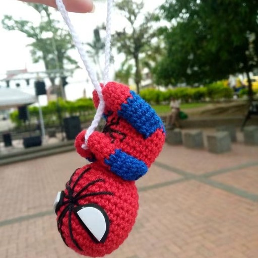 SpiderMan colgado